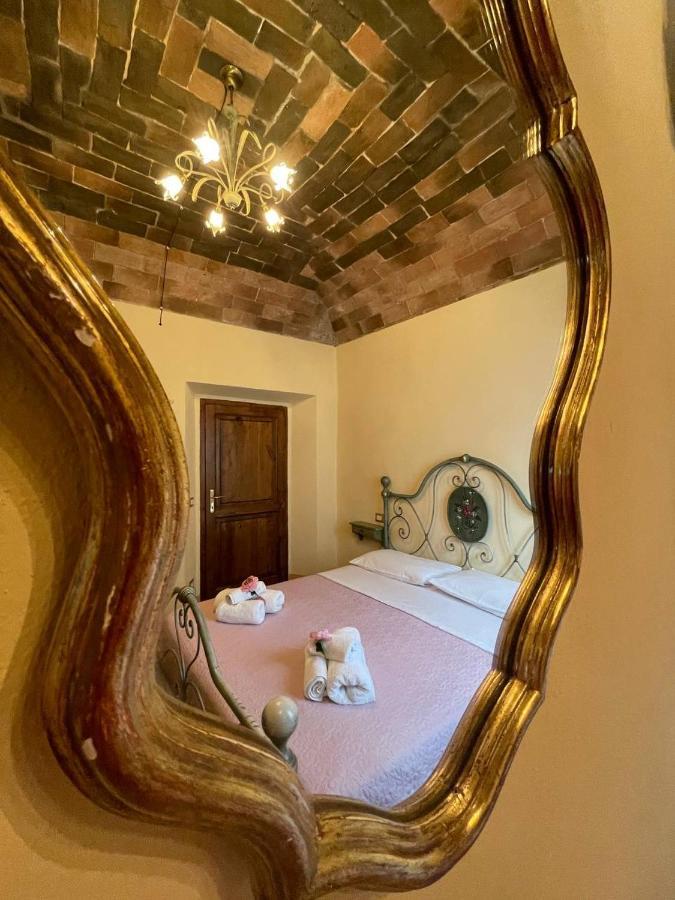Antica Casa Del Glicine Leilighet Poggibonsi Eksteriør bilde